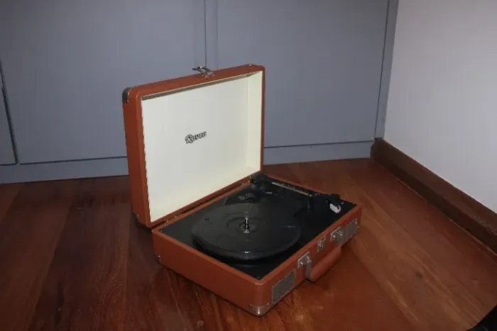 Vitrola Retrô- Raveo Sonetto- Marrom