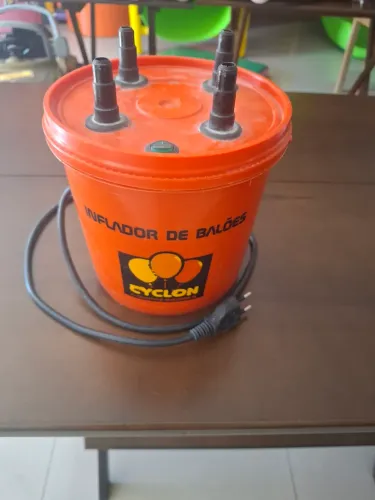 Inflador/compressor de Balões Cyclon 4 Bicos - 110v
