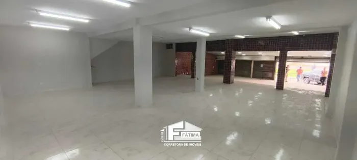 Imóvel para aluguel e venda tem 220 metros quadrados