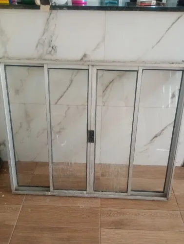 Vendo 2 janelas Alumínio Com Vidro! 