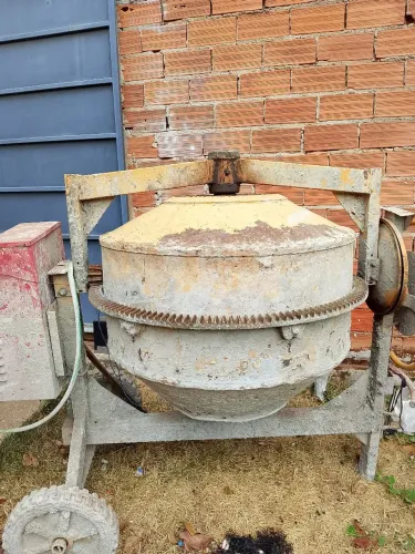 Vendo betoneira manegot 400 LT usado em bom estado