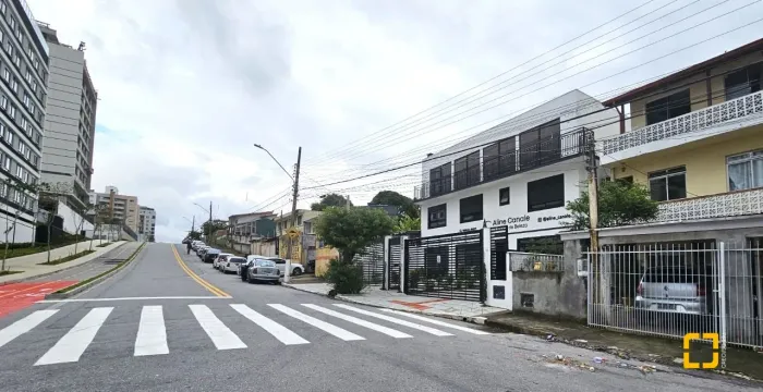 Prédio de 3 andares no Jardim Atlântico, garagem, excelente localização e vista para o mar