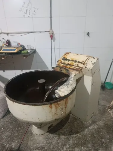 Vendo maquinário completo de padaria masseira cilindro modeladora batedeira 2 bancada
