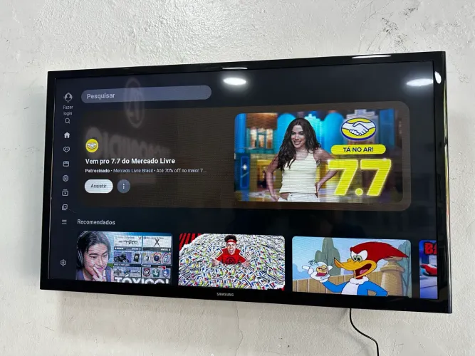 Televisão Samsung Smart 32 com detalhe