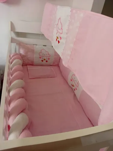 Vendo um berço   com poucos  dias de uso 