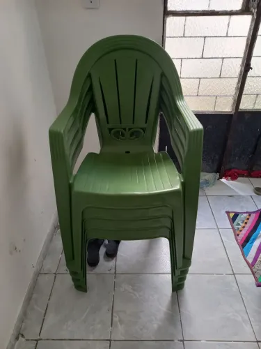 Jogo de cadeira de plástico