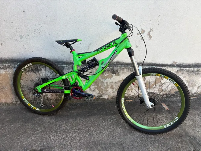 Bike Dh dabomb