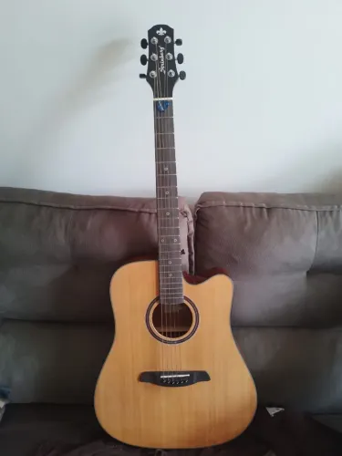 Vendo violão Strindberg, acompanha os acessórios e de brinde uma gaita de boca.