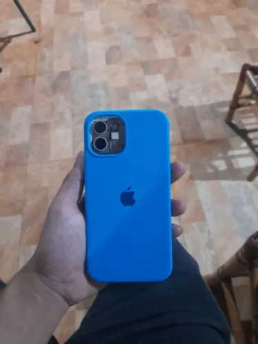 Iphone 12 quebrado