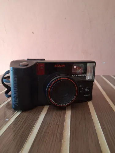 Câmera Olimpus AZ100 com zoom 2X