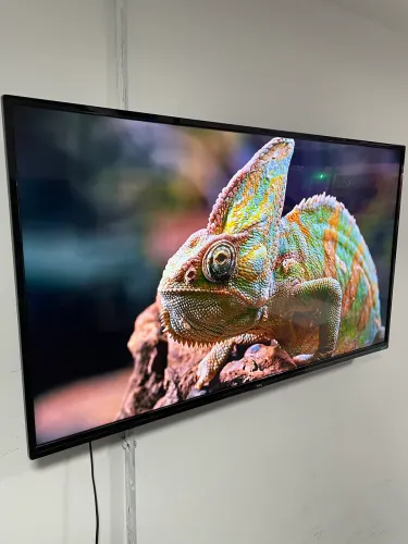 Tv TCL Roku 50 polegadas/ MUITO NOVA 