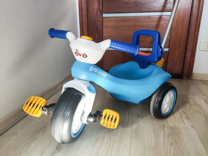 Velocípede com acessórios 