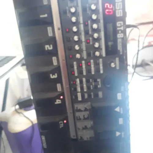Vendo pedaleira boss gt-8