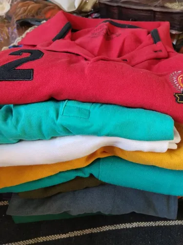 Camisas masculinas usadas em Bom Estado
