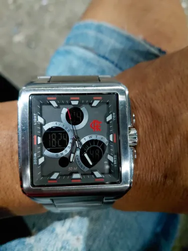 Relógio technos "versão do flamengo '"semi novo pra vender ligeiro 