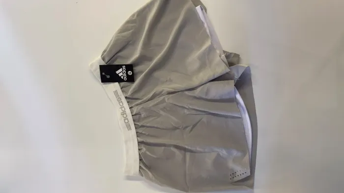 Short duplo para corrida cinza