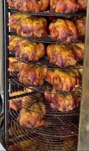 Maquina de assar carnes e frangos