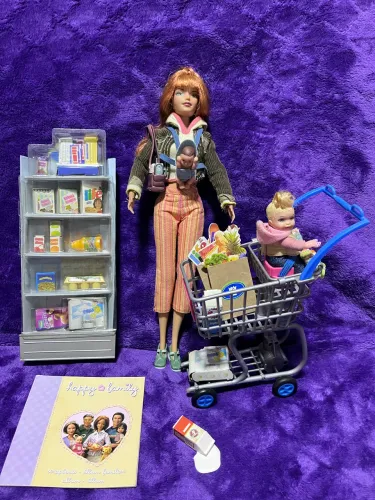 Barbie Happy Family Neighborhood (Midge, Nikki e Baby)