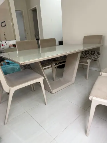 Mesa em laca com 6 cadeiras
