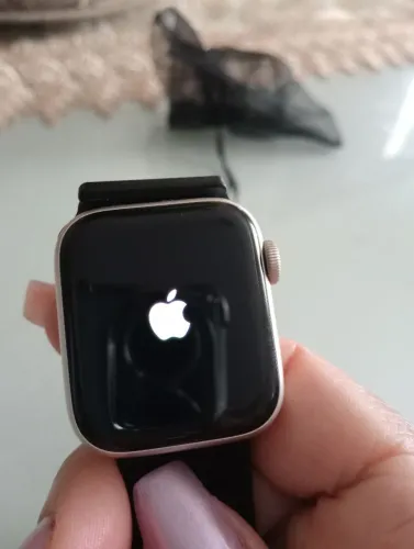 Relógio smartwatch sem nenhuma marca de uso