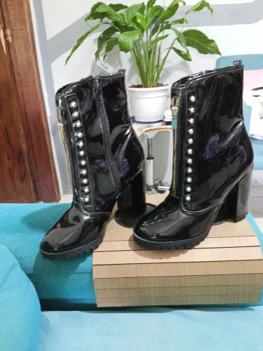 Bota feninina 
