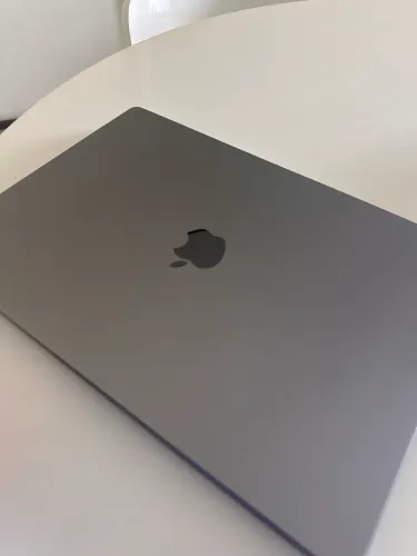 MacBook Pro 16? Apple M1 Pro (2021) - 16 GB RAM | SSD 1 TB