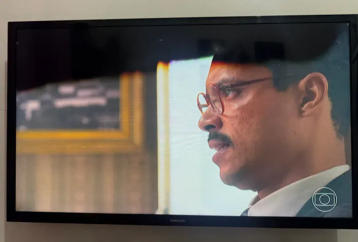 SMART TV SAMSUNG 32'' - Tela com defeito 