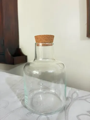 Garrafa de vidro com tampa de cortiça