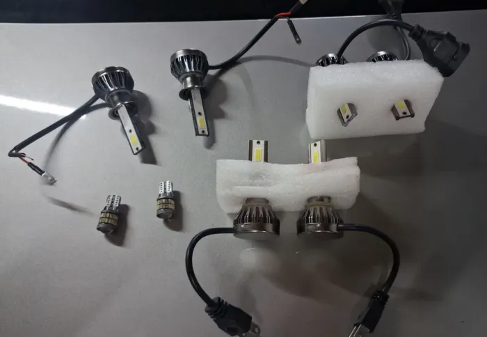 8 lâmpadas de Led