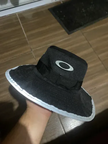 Chapéu oakley, nunca usado