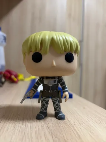 Funko pop Armin Arlet, Attack on Titan, sem caixa, porém novo! Exclusivo funko