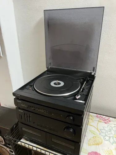 Toca Discos Vintage Philips 3 em 1acompanha as caixas