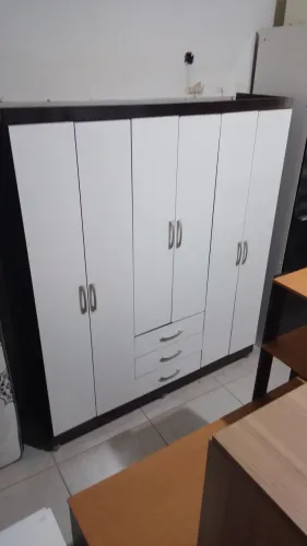 Guarda roupa 6 portas