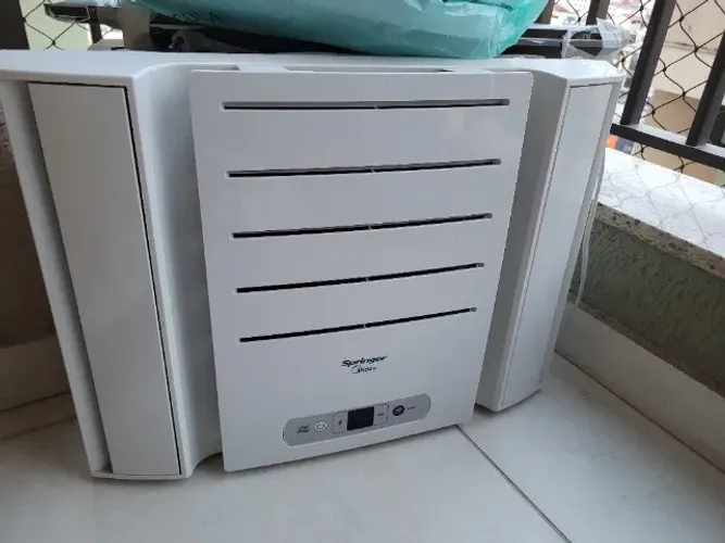 Ar Condicionado Janela Springer Midea 7500 BTUs 220V com Controle e Suporte