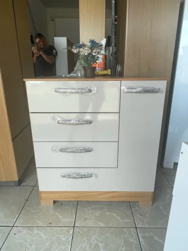 Cômoda 4 gavetas
