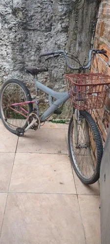 Vendo bike alta com cestinha 150