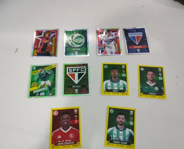 Vendo figurinhas do brasileirão de 2025