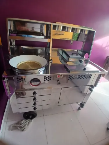 Carrinho de variedades de lanches (tapioca, batata -frita, pastel e caldinho