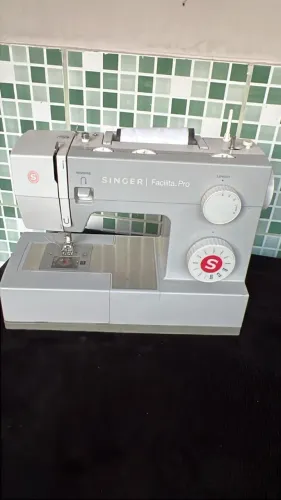 Máquina de Costura Singer Doméstica Facilita Pro 4411