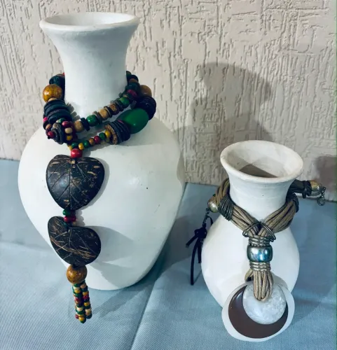 Par De Vasos Decorativos Cerâmica Branca Com Colar Rústico