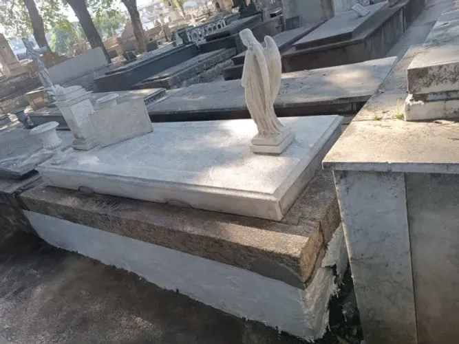 *VENDO JAZIGO - CEMITÉRIO SÃO FRANCISCO XAVIER (RJ)*