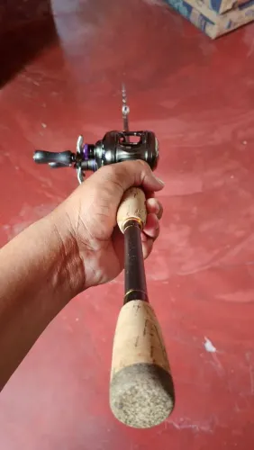 Vara Lumis Intense 25 libras + Carretilha GKA 200 da Soloking (Conjunto de Pesca)