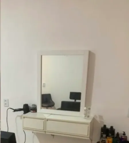 Bancada para Barbearia com Espelho - Excelente Estado