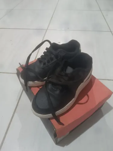 Calçado infantil Preto e branco