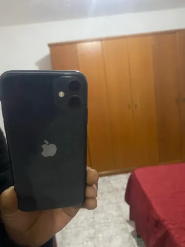 Vendo iPhone 11 bem conservado