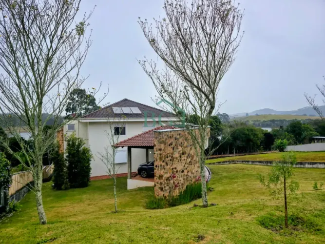Excelente casa á venda de alto padrão condomínio fechado em Poços de Caldas MG.