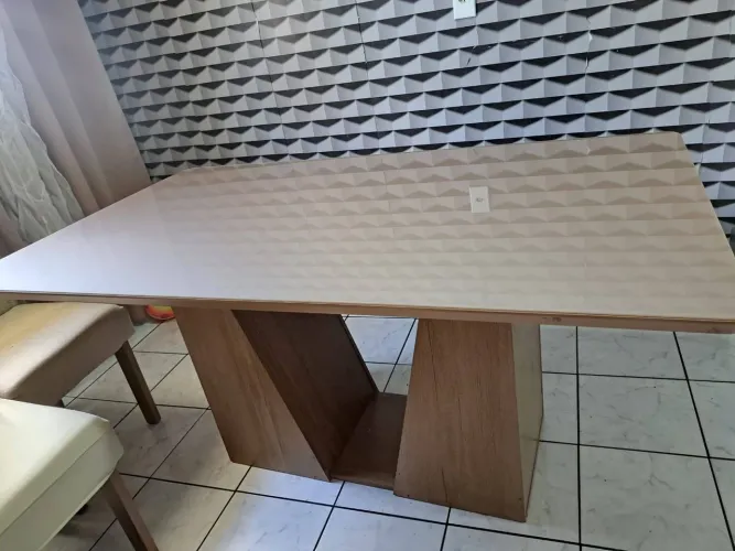 Lindo jogo de mesa de vidro com 6 cadeiras