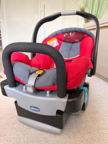 ? Bebê conforto marca Chicco + base para carro, modelo: Keyfit. em excelente estado! ?