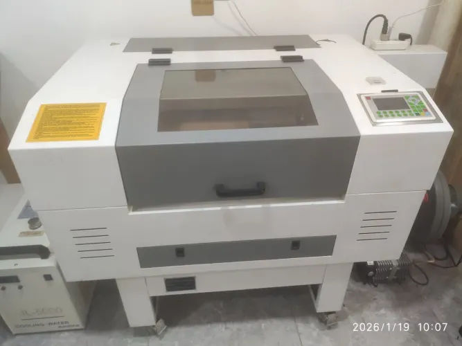 Máquina de corte e gravação a laser CO2 