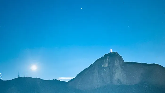 Linda Cobertura Lagoa, rua Sacopã com vista para Lagoa e Cristo Redentor!